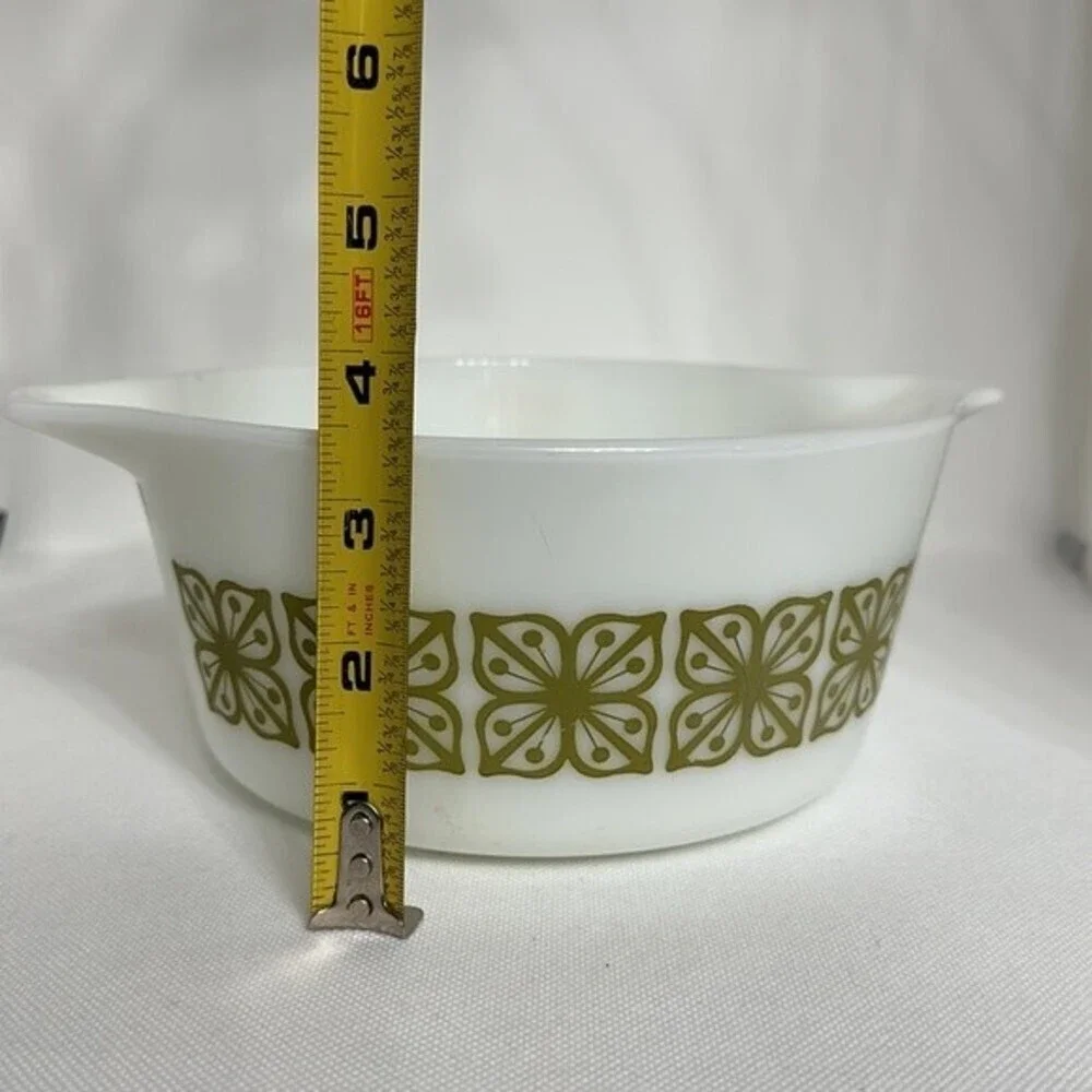 Pyrex Verde Green Cinderella Mixing/Casserole Bowl 474-B #29‎